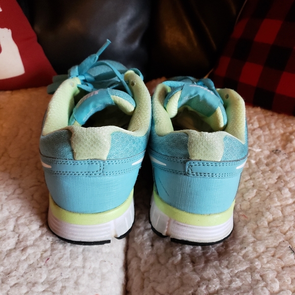 Nike Blue Tennis Shoes - Picture 2 of 4